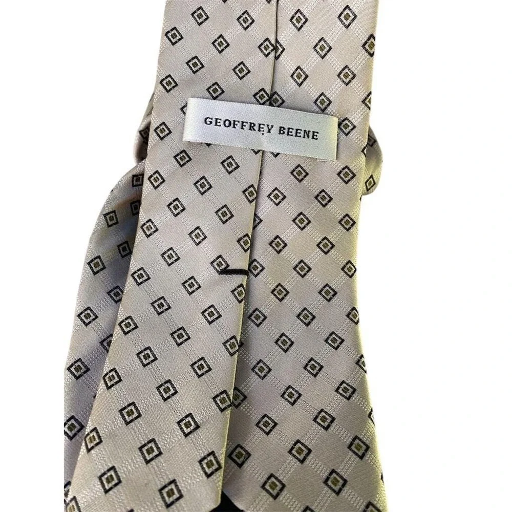VTG Tan & Black Geoffrey Beene Men's Silk Necktie Geometric Pattern Vintage-NICE